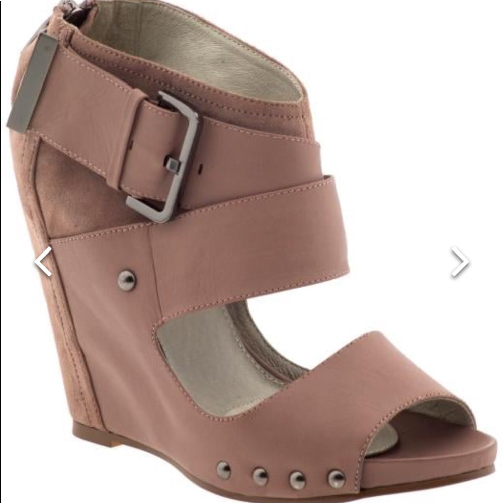 NWOB nude pink Mea Shadow Madea Wedge sandal